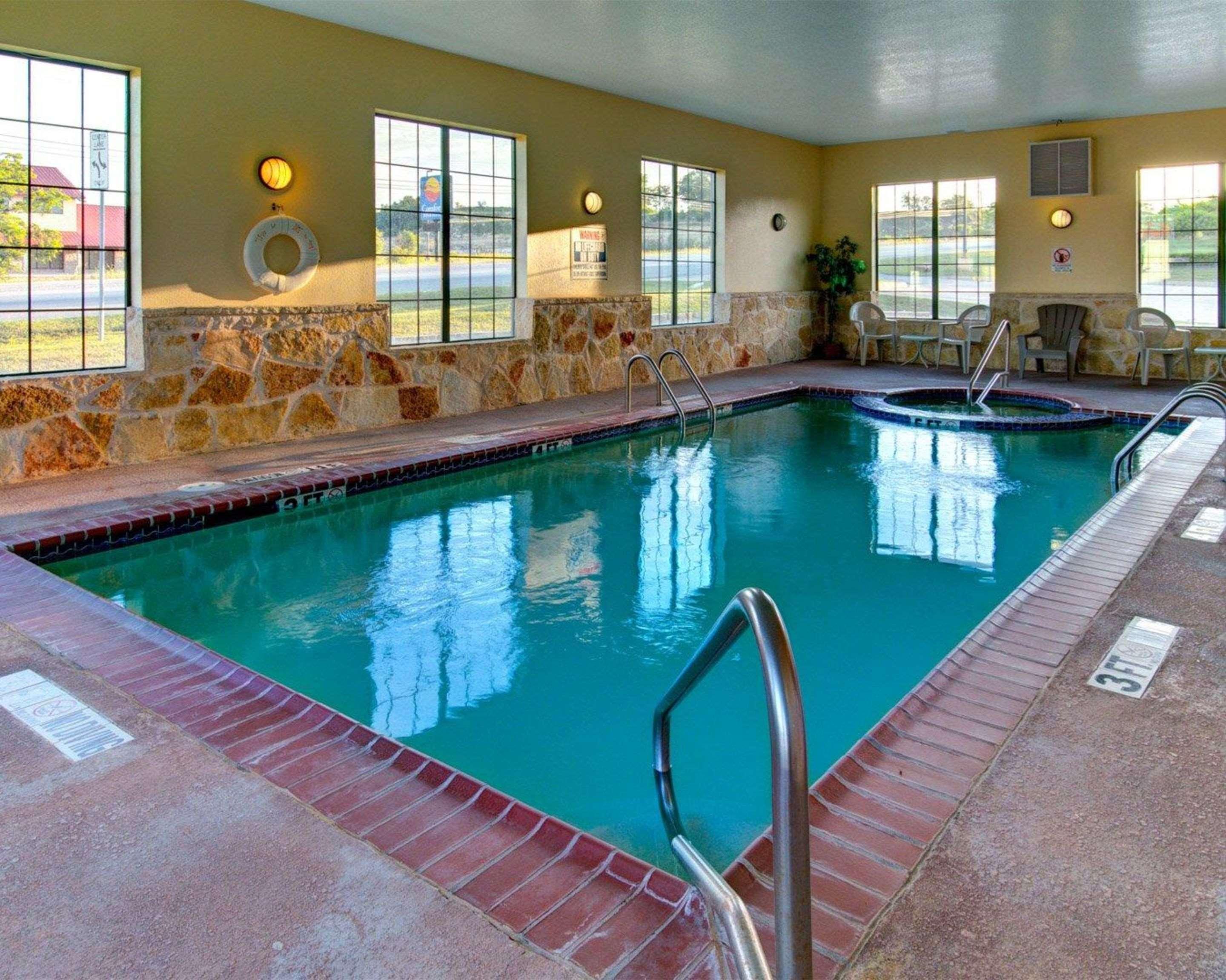 Quality Inn & Suites - Glen Rose Eksteriør bilde